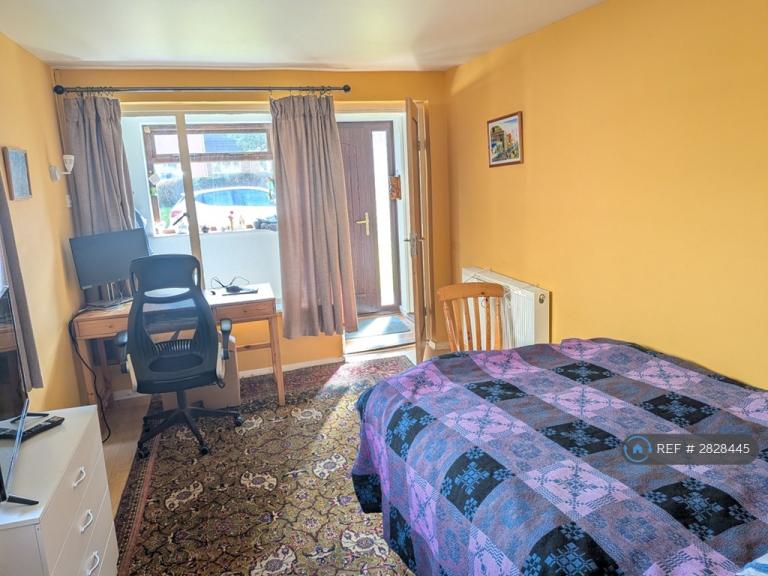 1 bedroom in Vicarage Lane, Swindon, SN6 (#2828445)