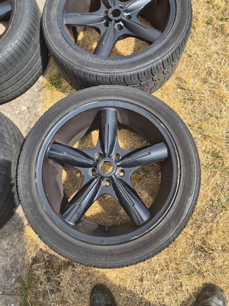 Set of 20" alloy wheels & tyres, 275/49/20 with bolts & spigot rings