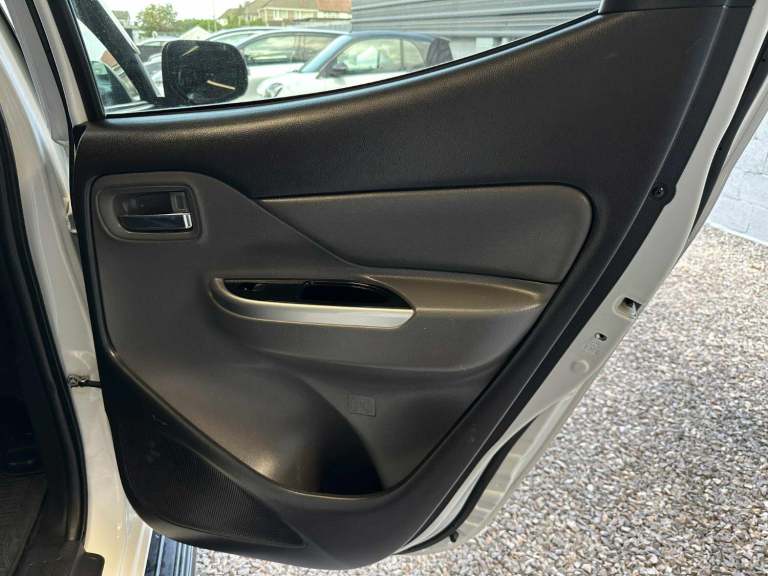 MITSUBISHI L200 2.4 DI-D DC Challenger White Auto Diesel 2020+NO VAT+1 OWNER!