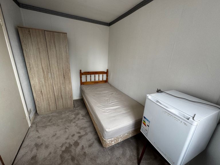 Newly decorated Room for Rent 