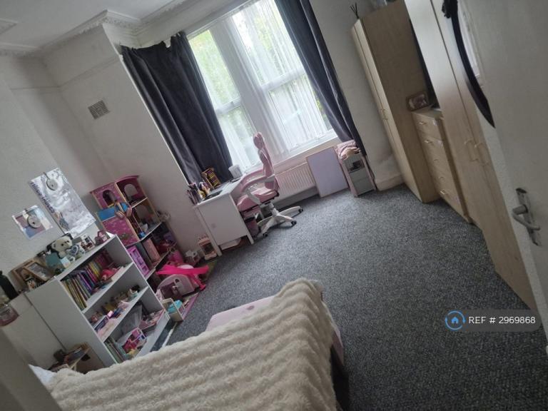 2 bedroom flat in Lascotts Road, London, N22 (2 bed) (#2969868)