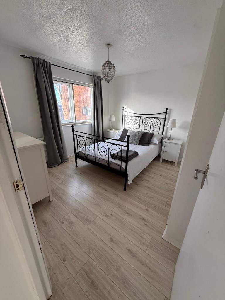 🌟 Bright Modern 2-Bed Flat w/ Balcony | Near Station & Crystal Palace Park | Company Let
