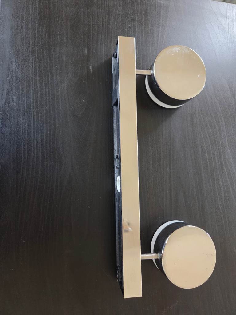 BATHROOM TWIN LED LIGHT FITTING
