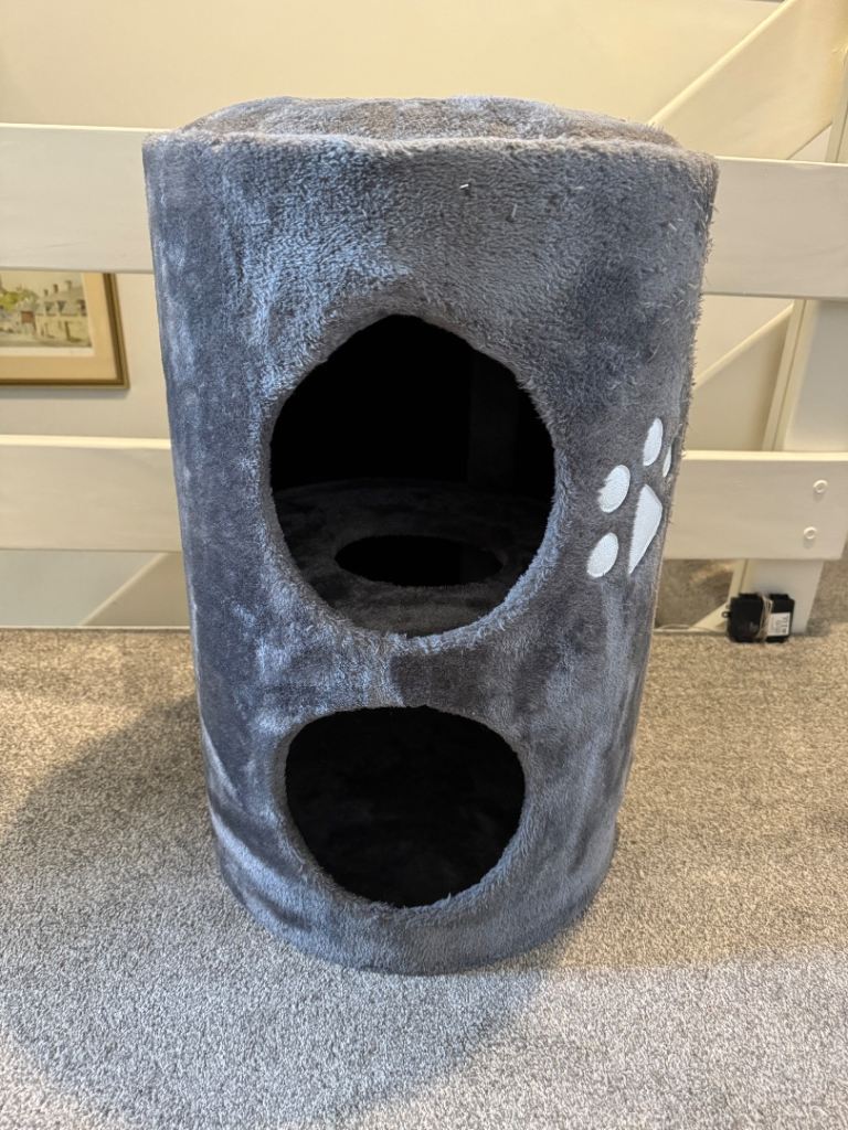 Grey & White Cat Bed/Scratchy Post