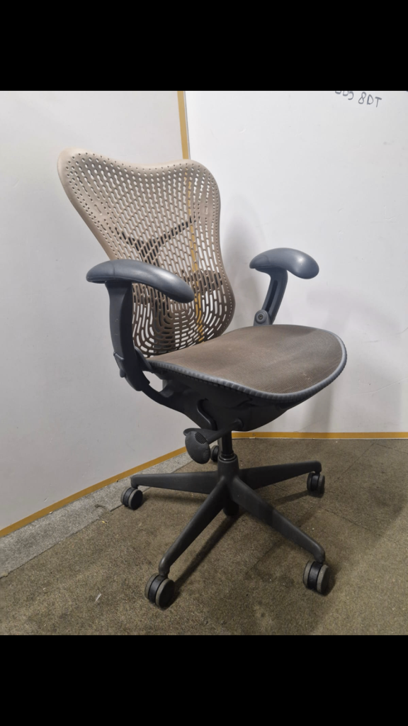 £249 each Herman miller mirra ergonomic office chair Aeron steelcase also available  (10 available)