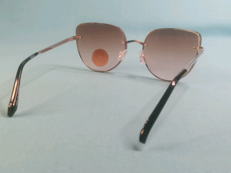 Brand new Women's Sunglass. 100% UV protection. 