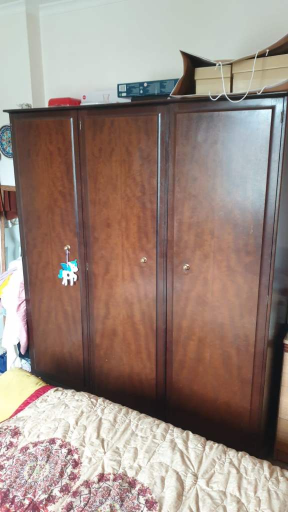 Wardrobe dimensions 175x155x55cm