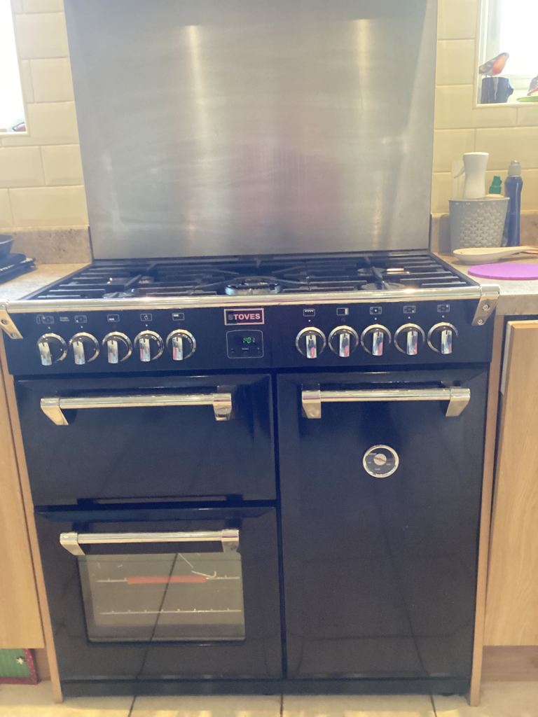 Range cooker (gas hobs and electric ovens)