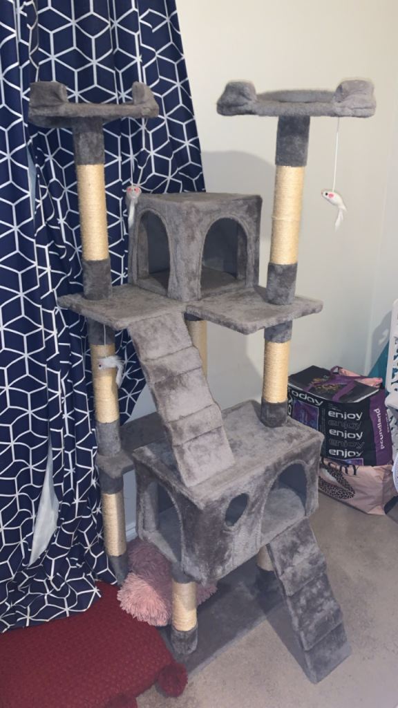Tall cat tree. Grey. 