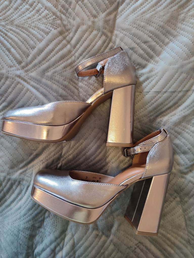 NEW M&S LEATHER SHOES SIZE 3 