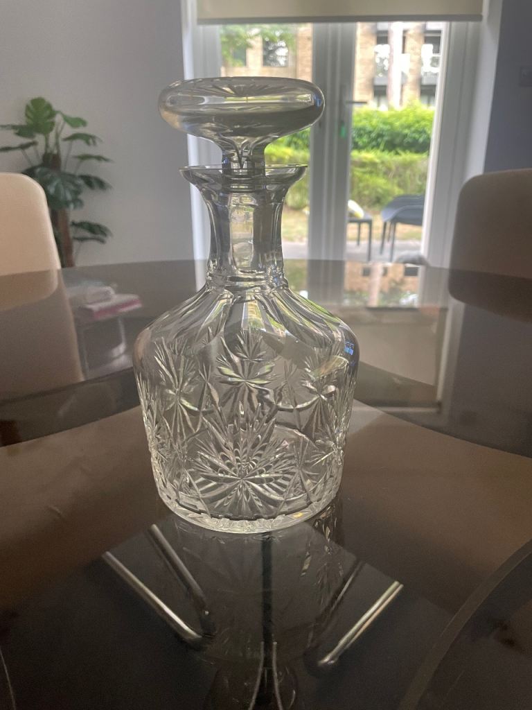 Edinburgh Crystal Round Spirit Decanter – Hand-Cut Star Design