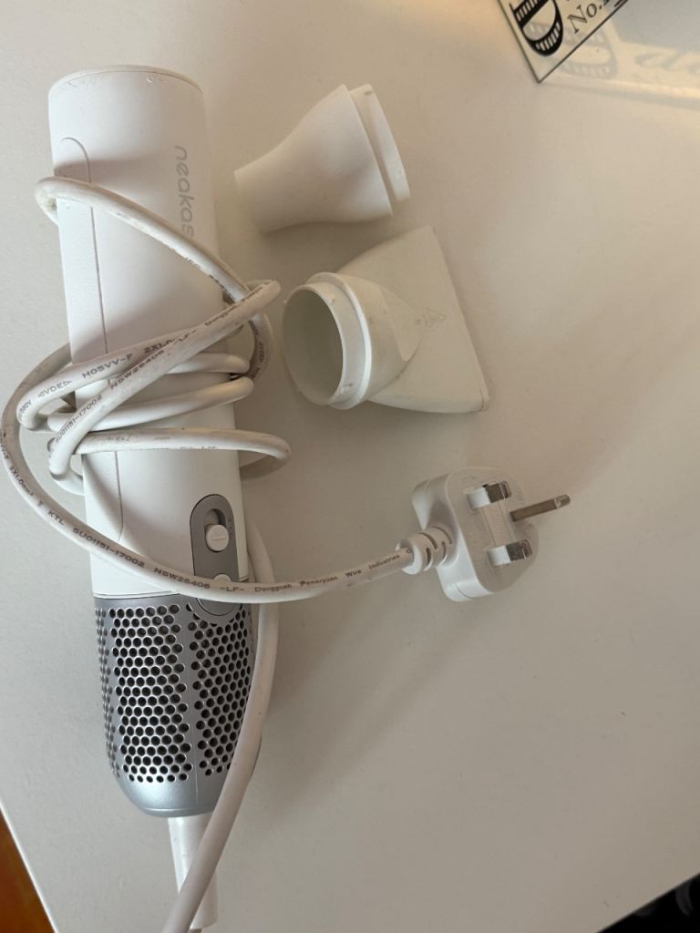 Neakasa F1 dog dryer. Powerful and quiet 