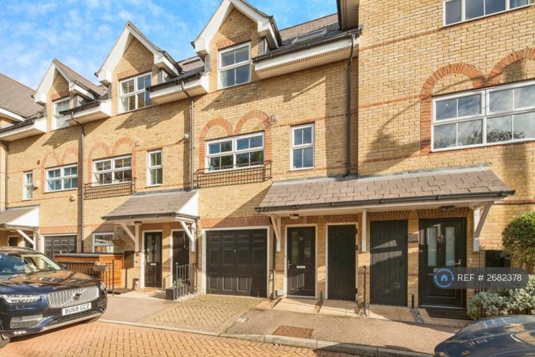 3 bedroom house in Hayes Grove, East Dulwich, SE22 (3 bed) (#2682378)