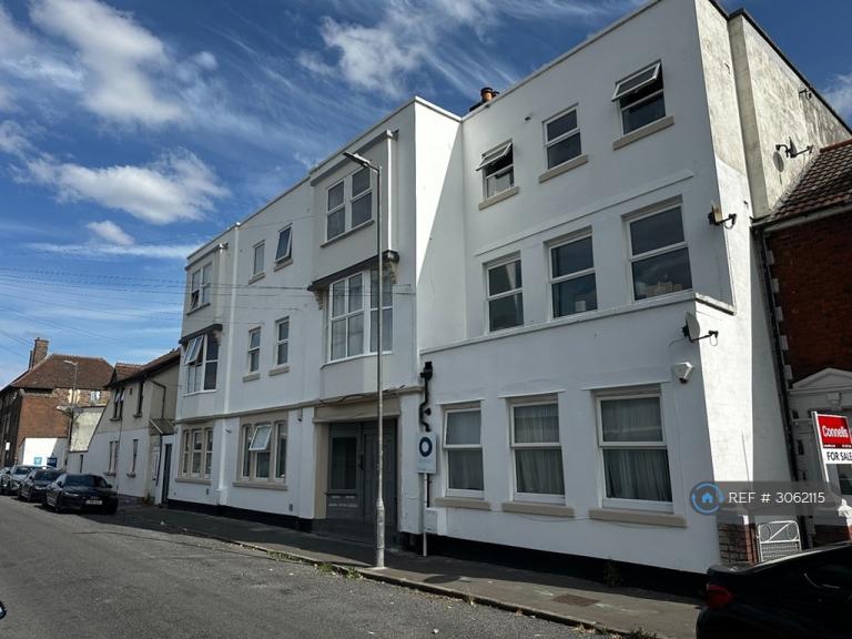 1 bedroom flat in Portview Road, Bristol, BS11 (1 bed) (#3062115)