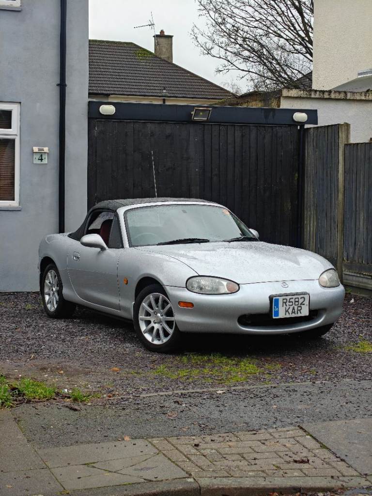 Mazda mx5 MK2 roadster automatic