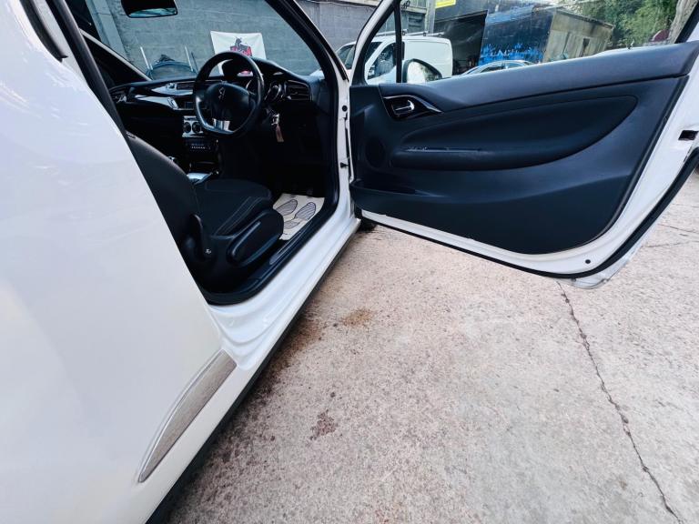 2012 Citroen DS3 1.6 e-HDi Airdream DStyle 3dr HATCHBACK Diesel Manual