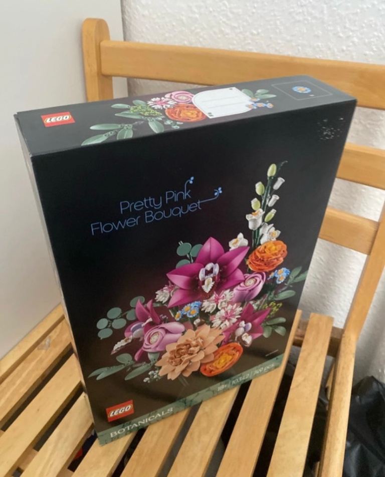 New LEGO Pretty Pink Flower Bouquet - Botanicals Collection