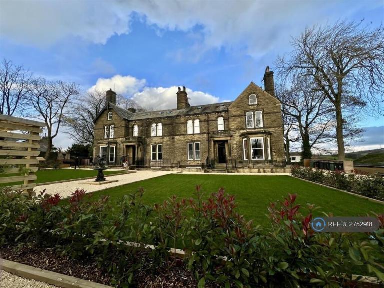 1 bedroom flat in Whin Knowle, Oxenhope, Keighley, BD22 (1 bed) (#2752918)