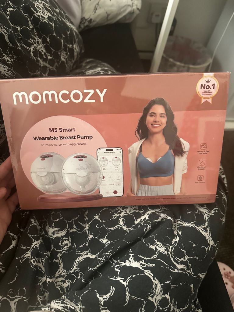 Momcozy M5 smart breast pump 