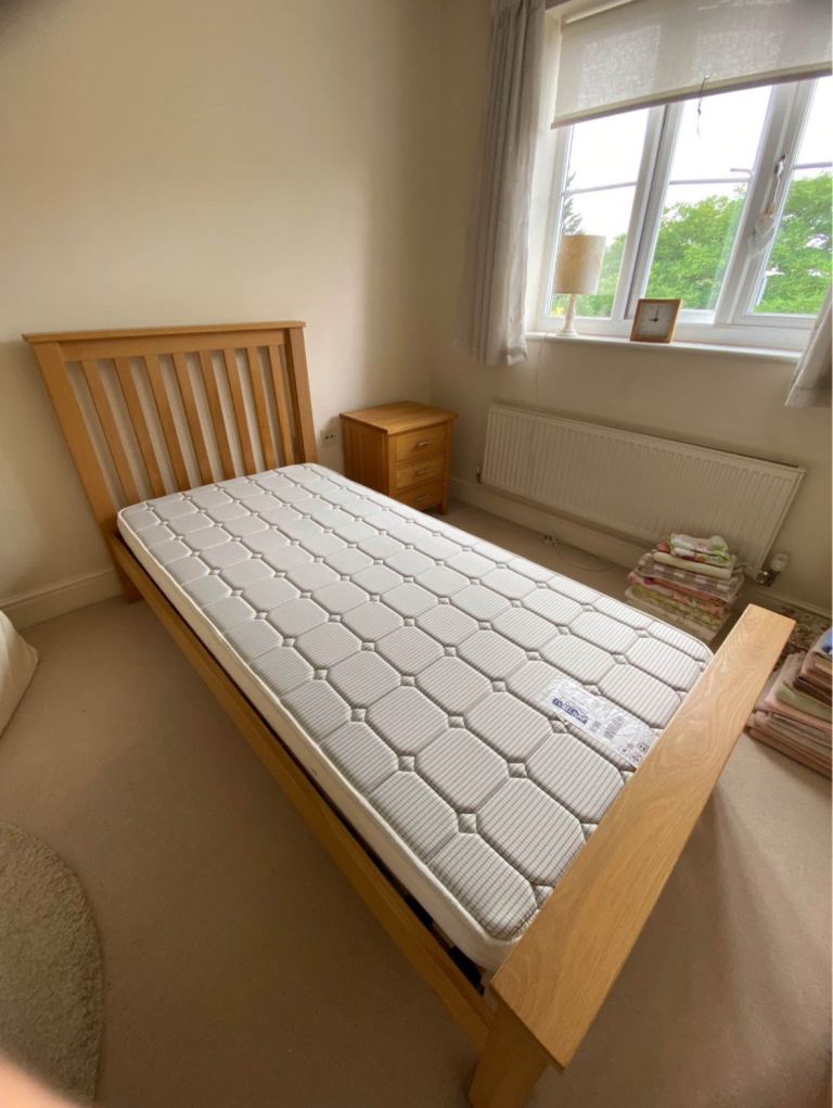 Solid oak single bedroom furniture set excellent condition 