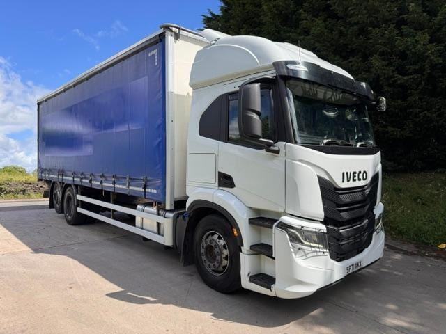 2021 71 Iveco S-WAY 400 Euro 6 6x2 sleeper cab 28ft curtainsider tail-lift