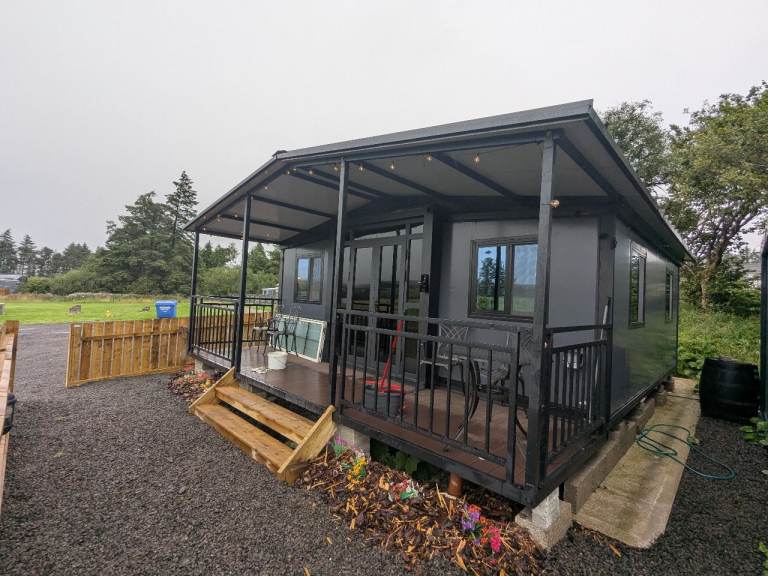 Expanding container house (1 left)