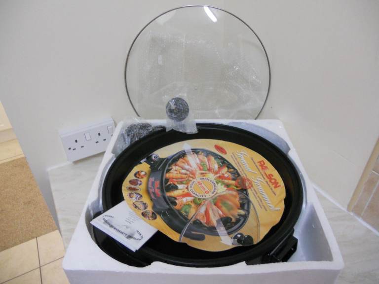 Electric Frying Pan Multicooker With Lid Grand Gourmet   Ideal For Home/ Camping or Caravanning.