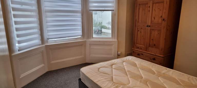 DOUBLE BEDROOM to Share in a Fully Furnished Flat