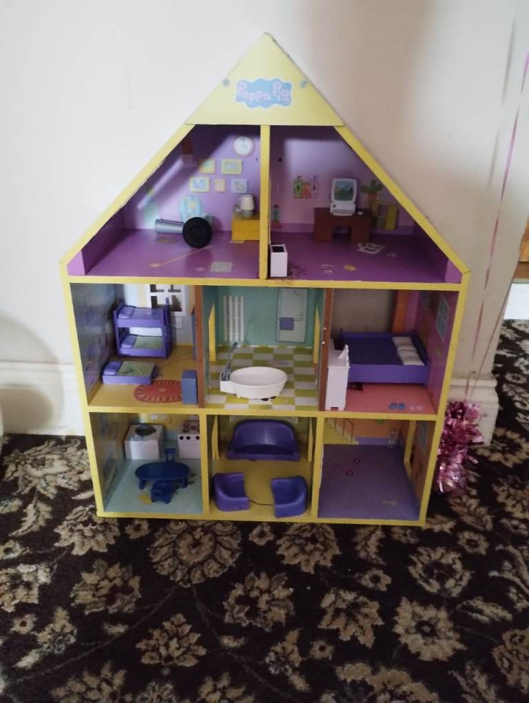 Peppa Pig Wooden House with Furniture – Good Condition