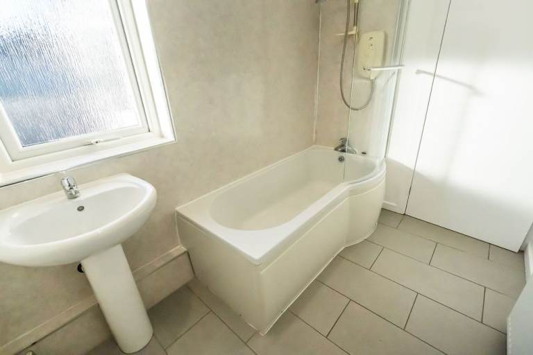 Delightful, 2 bedroom, main door cottage in Carberry, East Lothian – available NOW