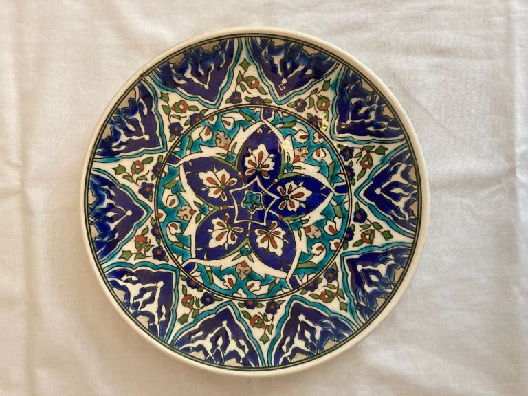 Vintage Turkish ceramic plate – Iznik style