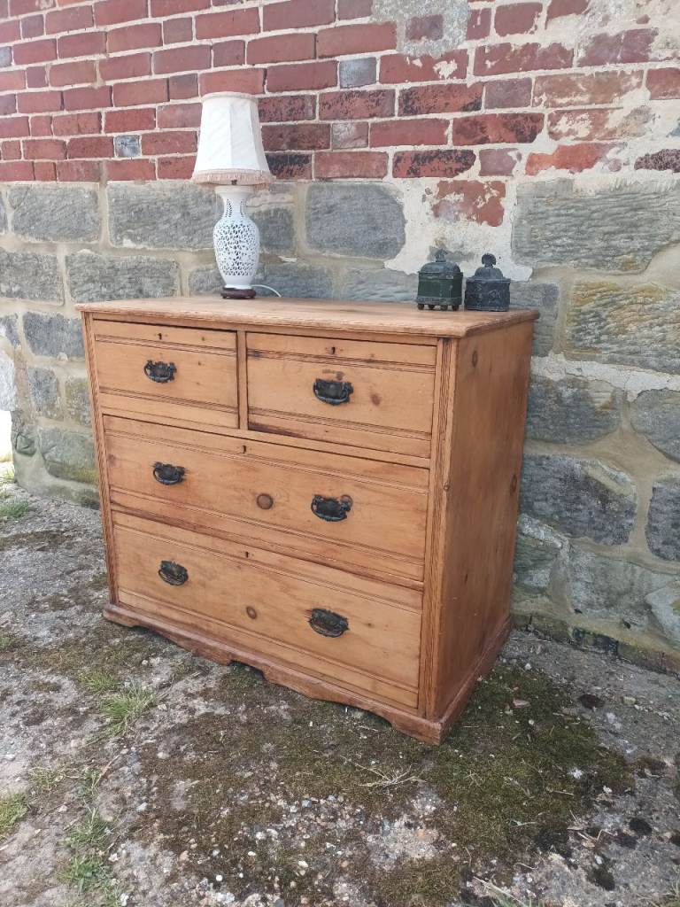 Victorian chest of drawers 