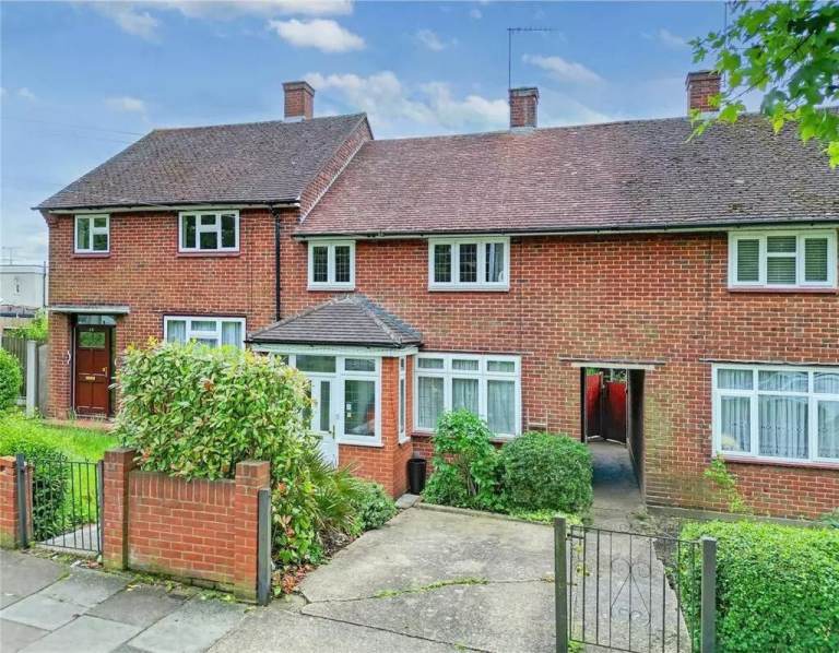 🏡 Beautiful Self-Contained Room – Available Immediately