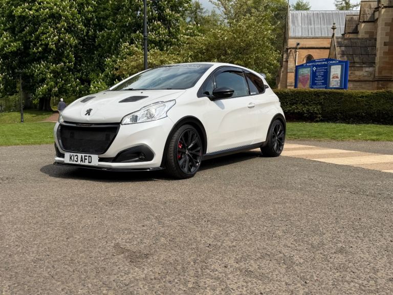 Peugeot, 208, Hatchback, 2016, Manual, 1598 (cc), 3 doors