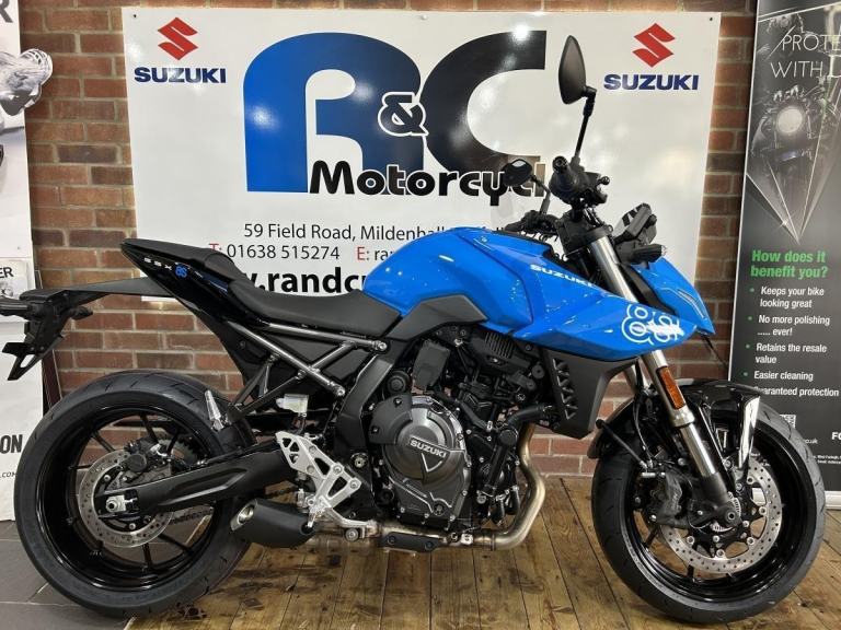 Suzuki GSX-8S in Cosmic Blue