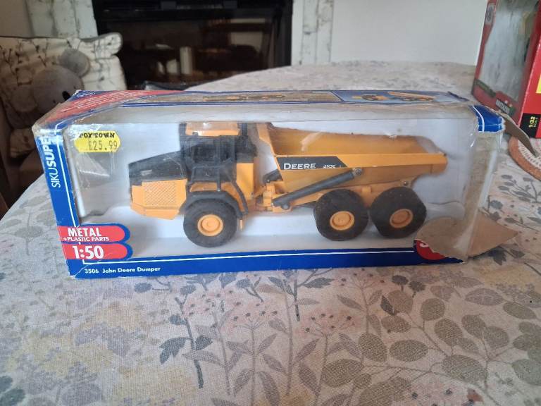 Siku Super 1:50 John Deere 400D Dump Truck Model – As Good As New