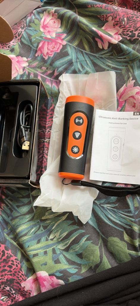 Dog arrester to train dogs to not bark 