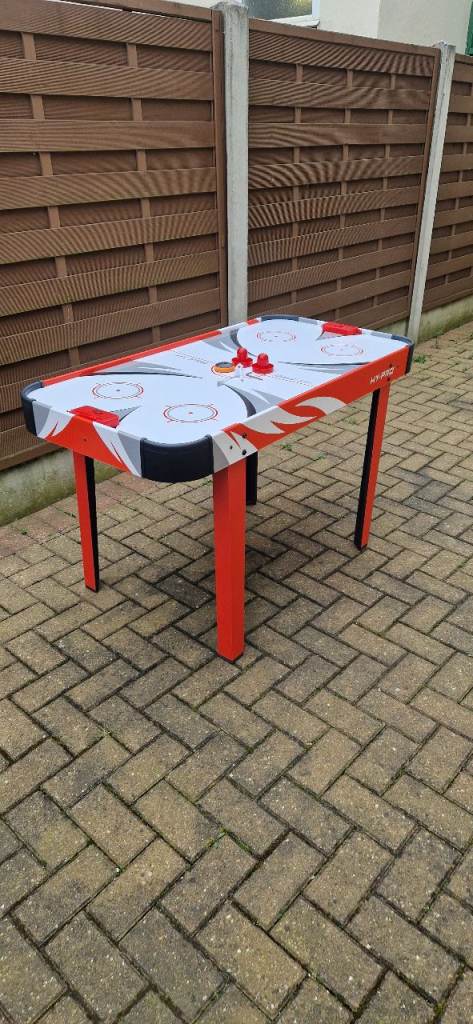 HY-PRO 4 FOOT AIR HOCKEY TABLE WITH POWER PUCK. EXCELLENT. AS NEW CONDITION.
