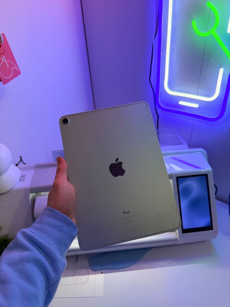 image for PRISTINE: Apple iPad Air 4th Gen, 64gb, Green, Cellular (UNLOCKED)