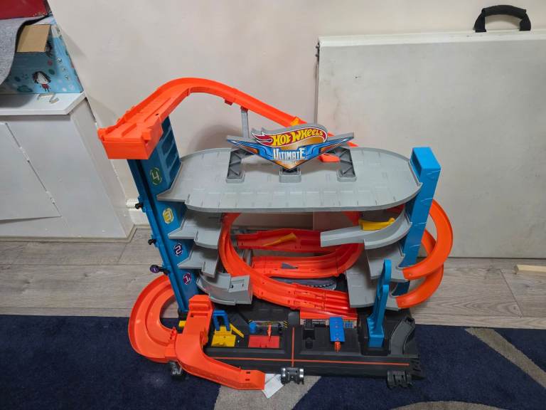 Hot wheels garage 