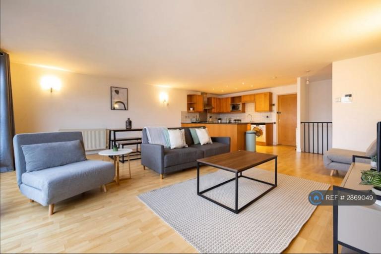 2 bedroom flat in Florin Court, London, SE1 (2 bed) (#2869049)