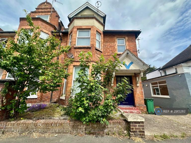 3 bedroom flat in Cheriton Road, Folkestone, CT19 (3 bed) (#2915282)