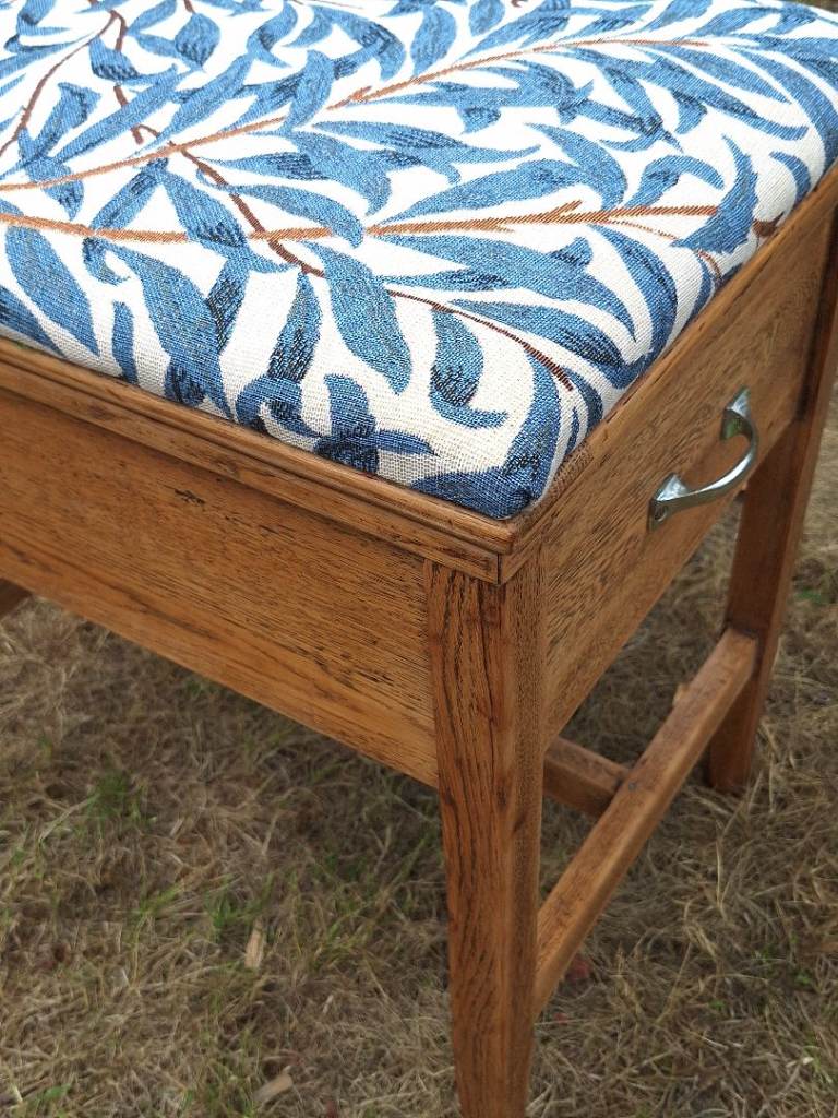 Beautiful Vintage 2950s Oal piano stool with storage 