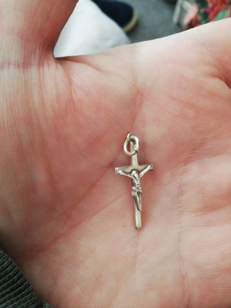 Silver cross pendant 
