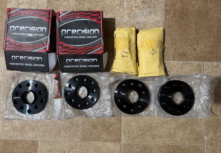 Black Wheel Spacers Staggered 15/20mm + Bolts for Genuine Audi A3/S3 Alloys