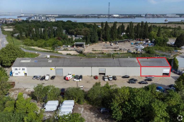 WAREHOUSE / WORKSHOP IN SWANSCOMBE, DARTFORD