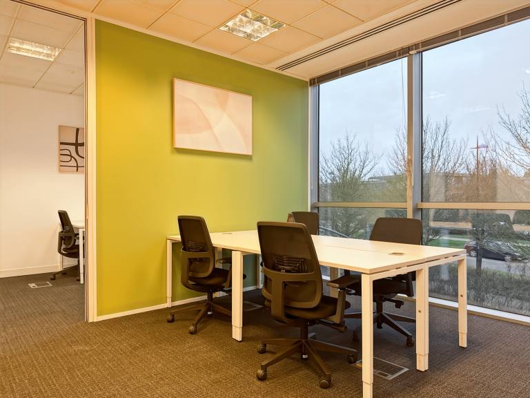 Cambridge - CB23 6DP \ Move-In Ready Office for 3 Workstations