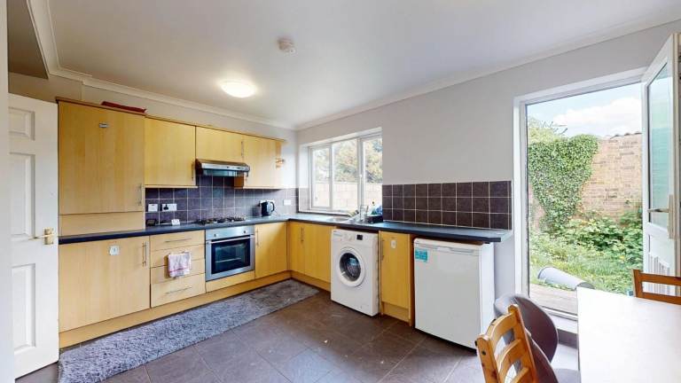 Company Lets Welcome - 4-Bed + Study House in Croydon – Garden + Parking📍CR7 |