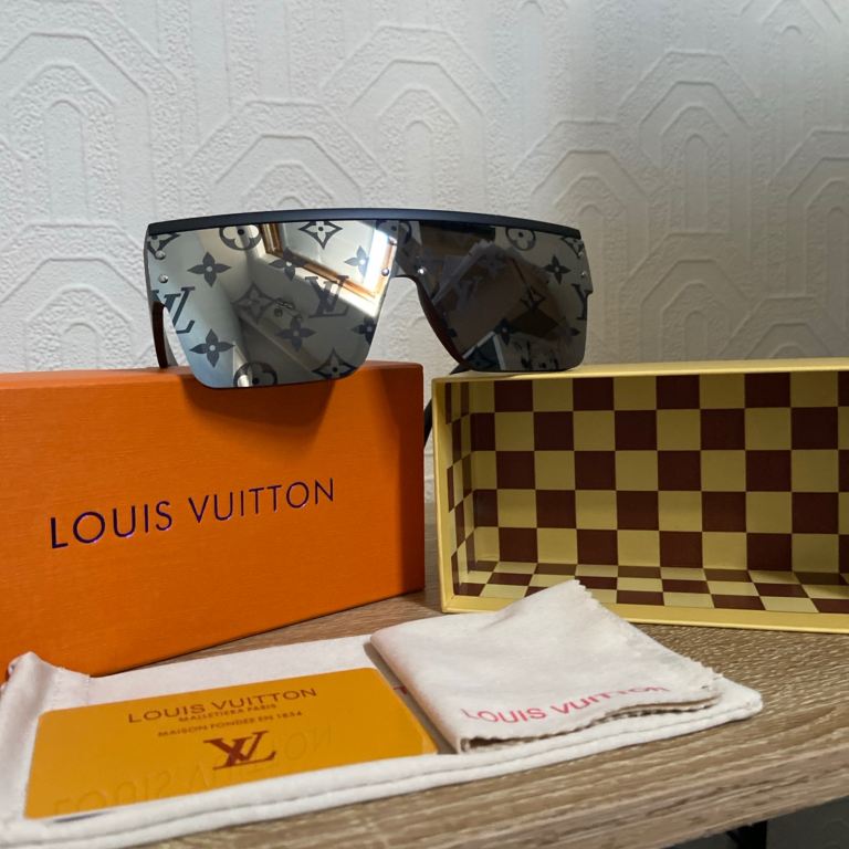 Lv sunglasses monogram black with boxes 