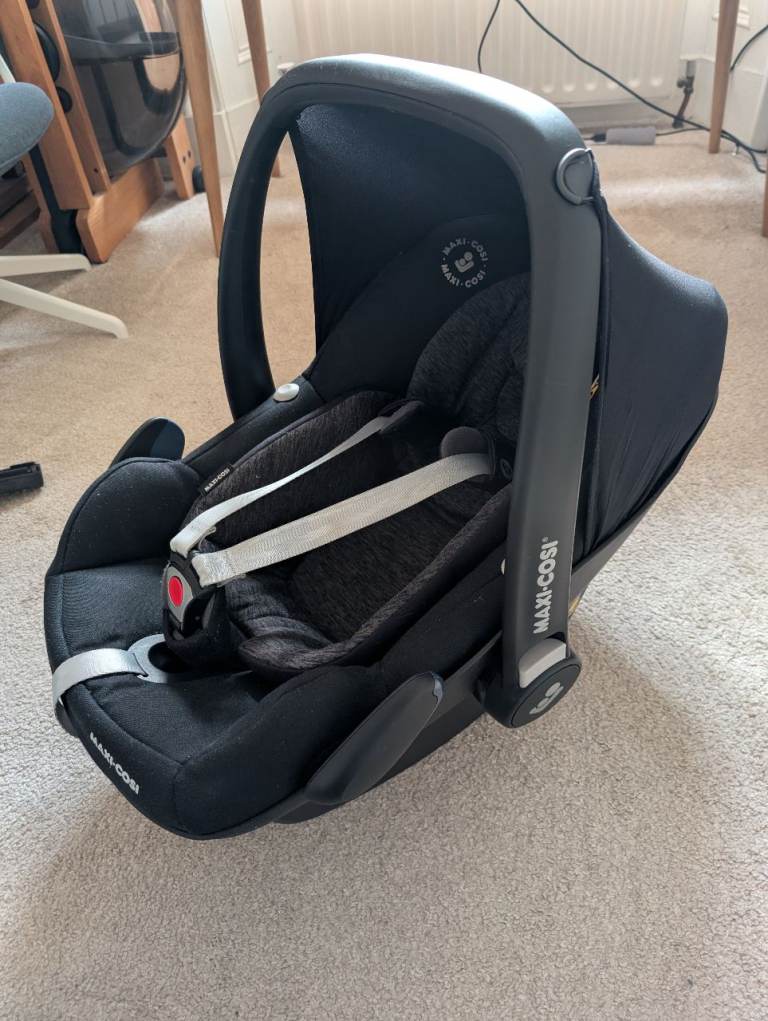 Maxi Cosi Pebble 0+ car seat. Used but in great condition. 